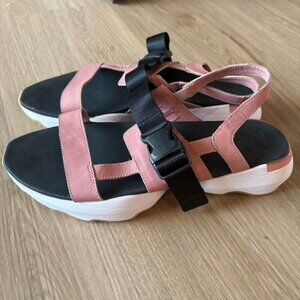 SOREL Women's Size  11 Kinetic Impact Sling Sandals, Eraser Pink